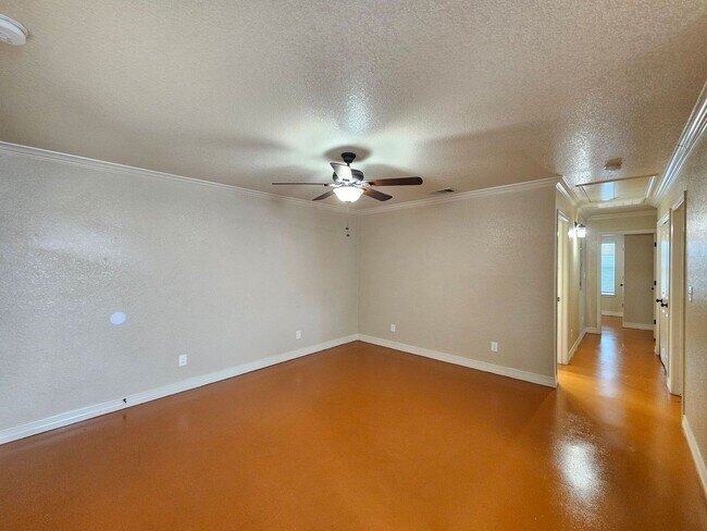 Building Photo - 803 Leifester Cir