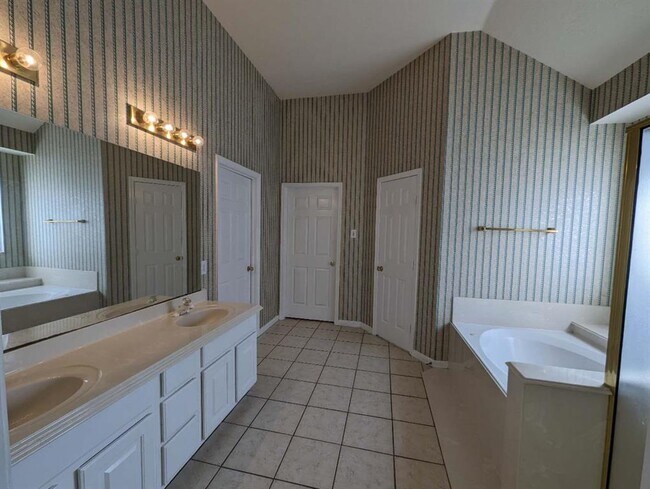 Building Photo - 1822 American Elm Ct