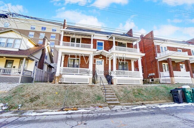 Building Photo - 3636 Besuden Ct