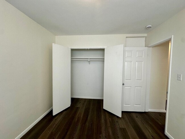 Building Photo - Available Now--3 bedroom 1 bath apartment walking distance to USD campus