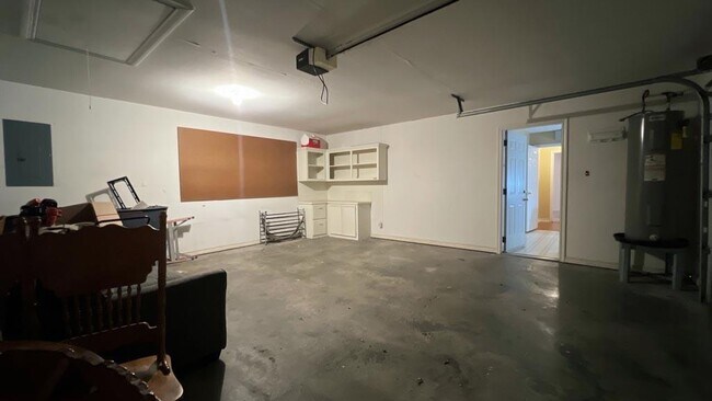 Building Photo - 903 Milroy Dr W