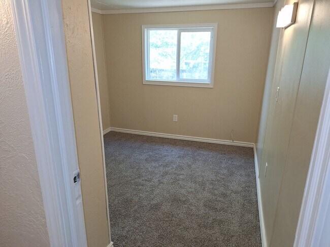 Building Photo - 512 Windsor Ln