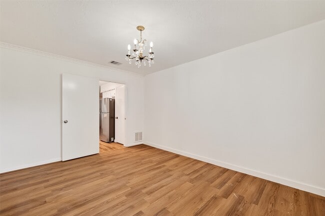 Building Photo - 9218 Rowan Ln