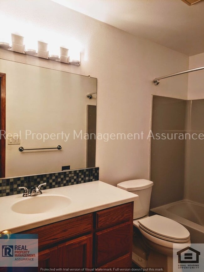 Building Photo - 2067 Sunray Cir