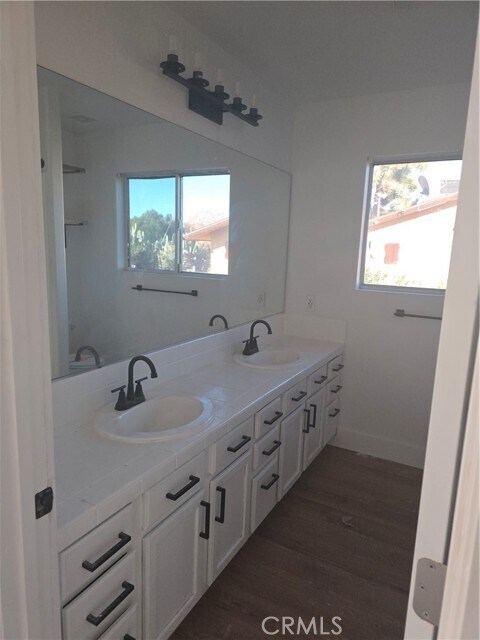 Building Photo - 57336 Crestview Dr