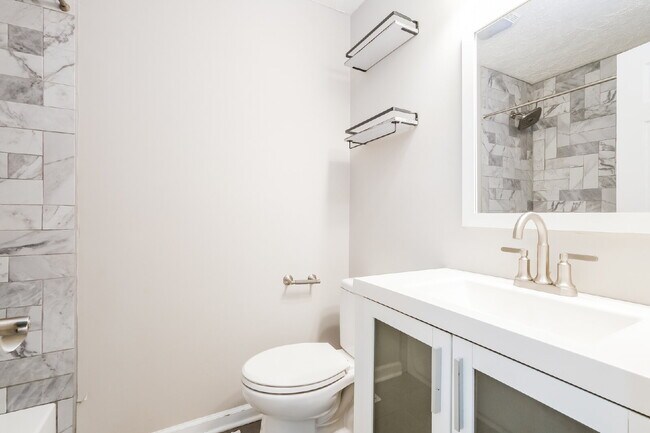 Building Photo - 1027 Mandalay Ct SW