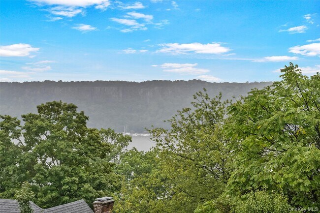 Building Photo - 351 N Broadway