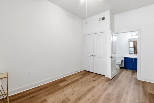 Building Photo - 1010 Rosine St