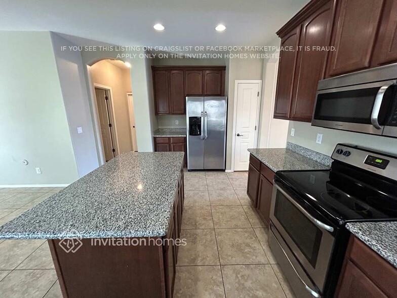 Building Photo - 11737 W Madison St