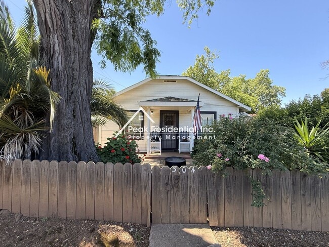 Building Photo - Charming 2bd/1ba Home in Historic Folsom!