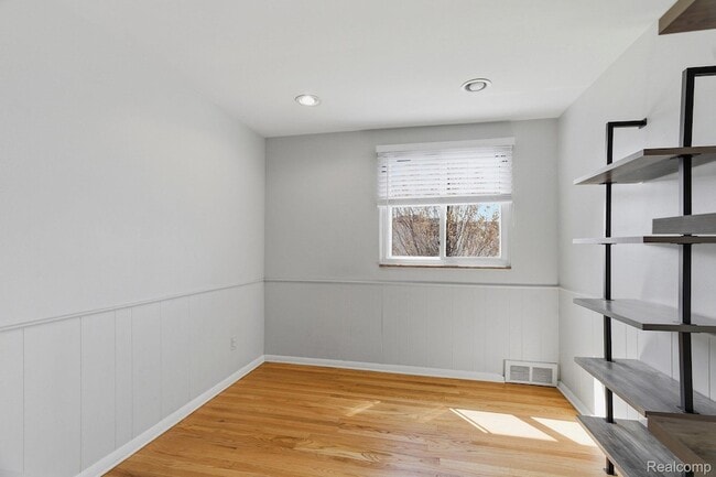 Building Photo - 1111 Holland St