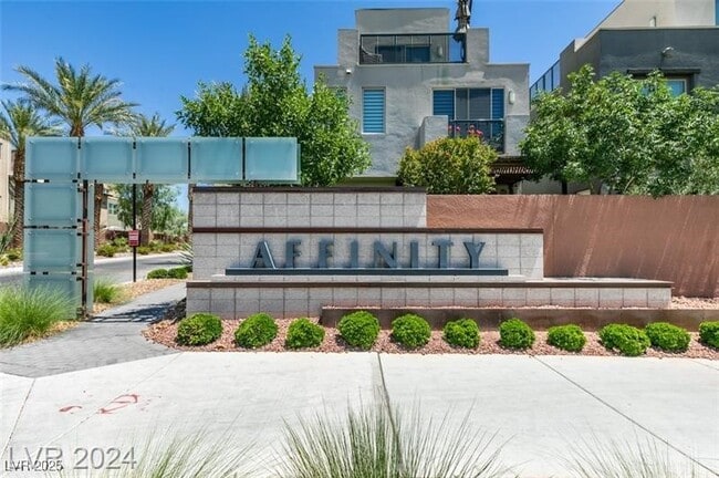 Primary Photo - 1153 Notch Peak St