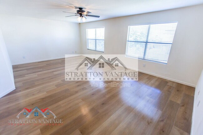 Building Photo - 960 E Constitution Dr