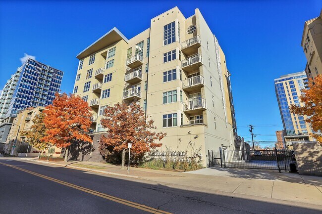Building Photo - $2,350 - Urban 2 bed 2 bath Condo in Golde...