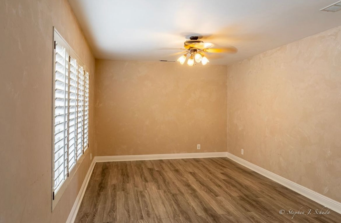Front Room - 212 Saguarro Dr