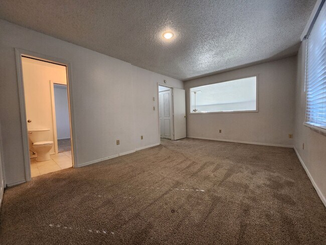 Building Photo - 1140 Magic Lamp Way