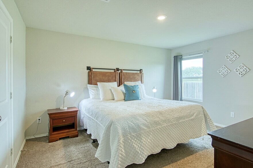 Building Photo - 12668 Saverne Way