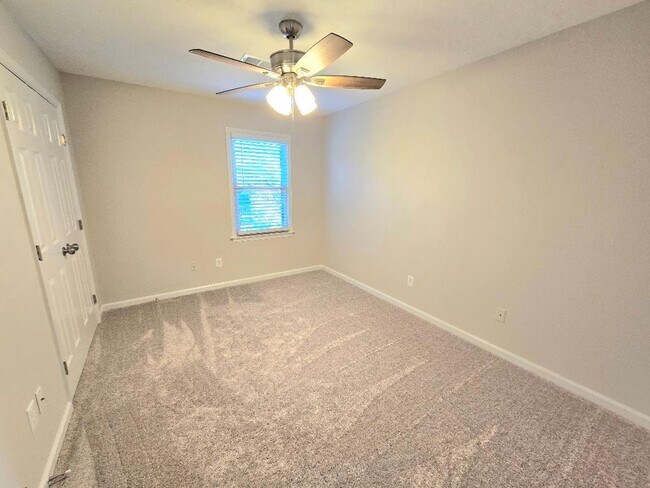 Building Photo - 4876 Rolling Hill Rd