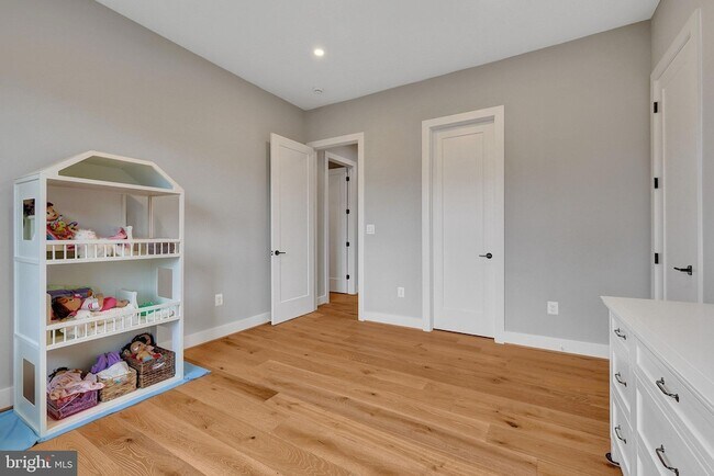 Building Photo - 1100 Balls Hill Rd