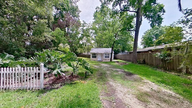 Building Photo - Tiny House Big Yard