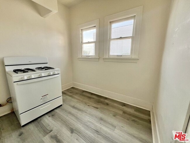 Building Photo - 946 S Burlington Ave