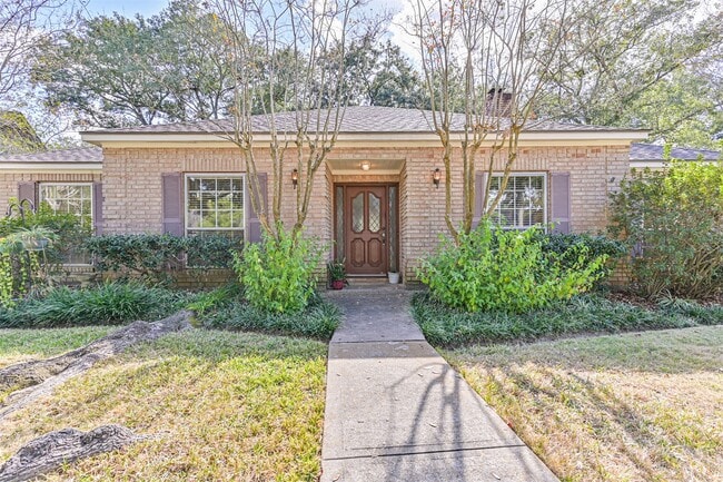 Building Photo - 2005 La Salle Ln