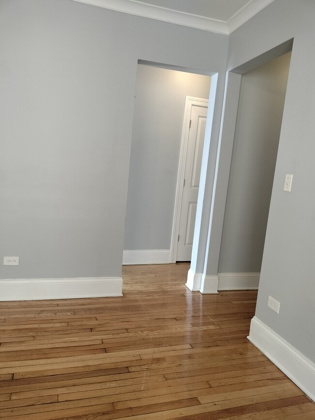 Building Photo - 7408 S Eberhart Ave