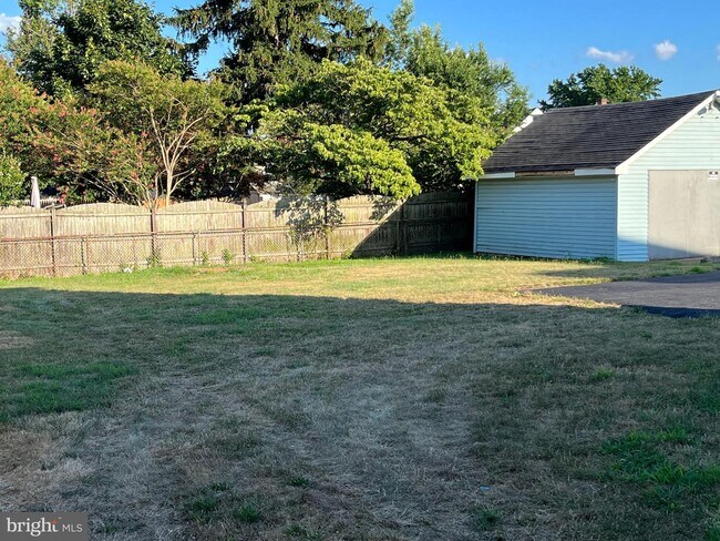 Building Photo - 5-507-AP5 Broadway