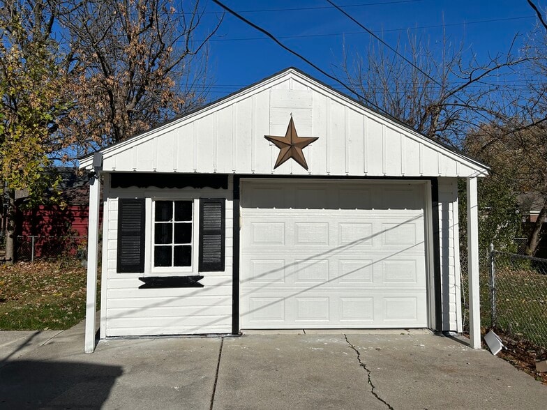 Building Photo - 21663 Newcastle Rd