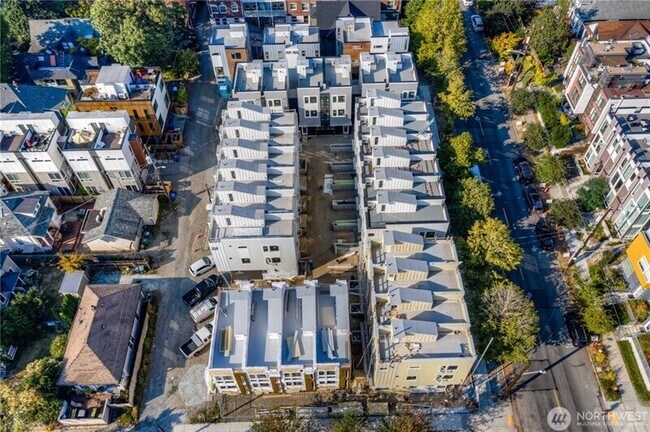Building Photo - 1326 E Spring St