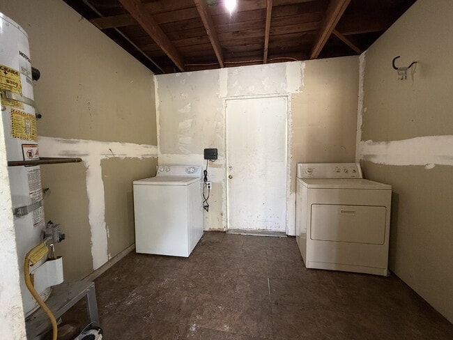 Building Photo - Move-in Ready 2 bed 1 bath home in Sacramento