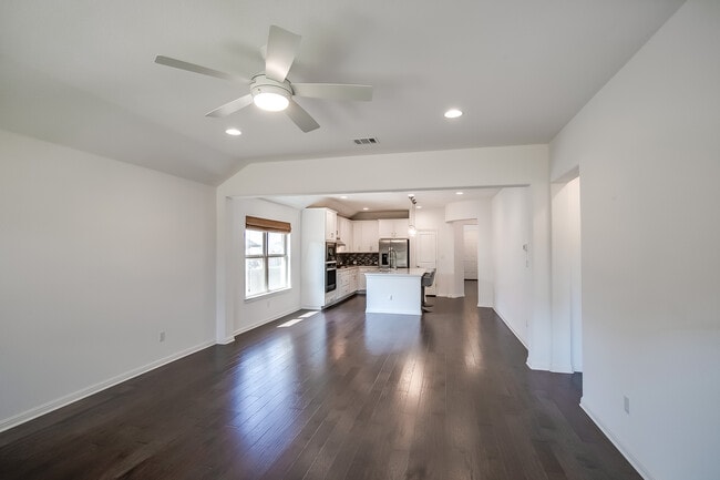 Building Photo - 105 Meadow Wood Cv