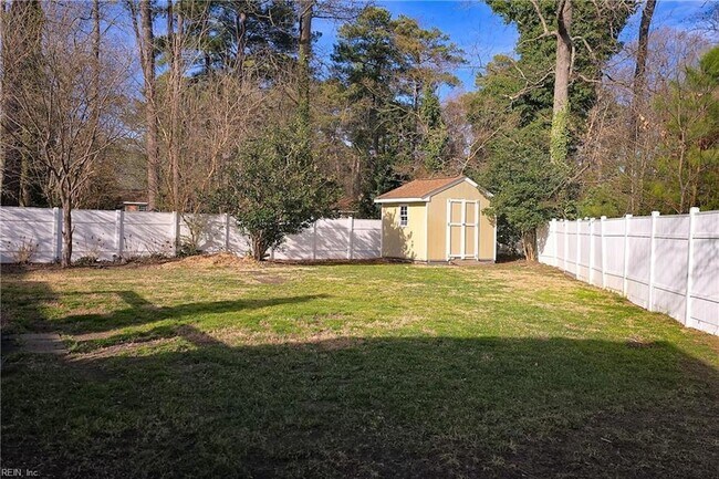 Building Photo - 1008 Hollins College Ct