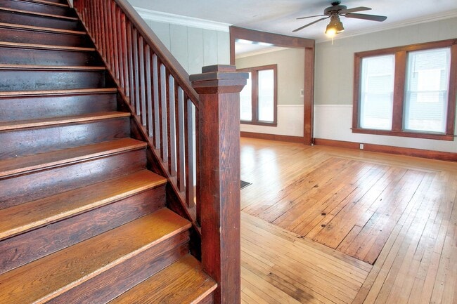 Building Photo - 140/142 E 15th Street