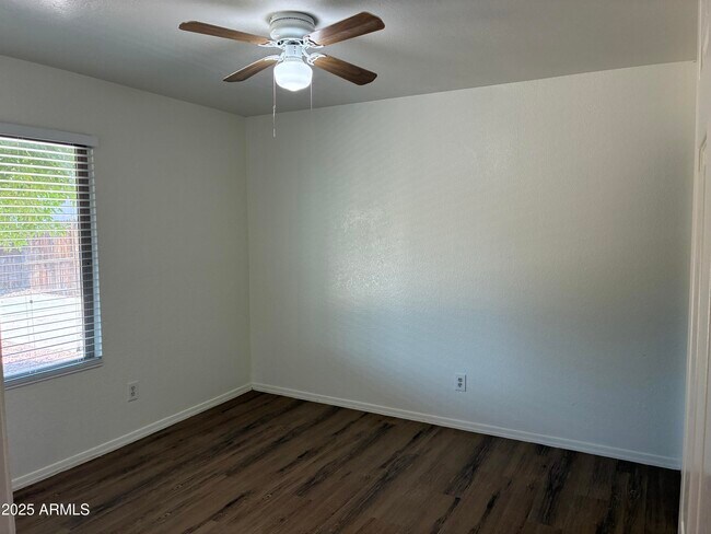 Building Photo - 11014 N 65th Ave