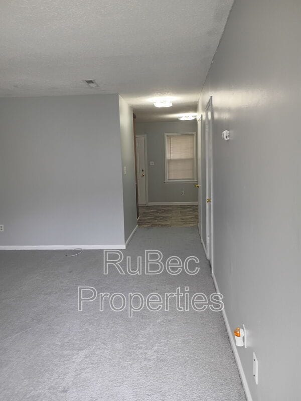 Building Photo - 913 Nottingham Dr