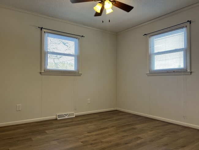 Building Photo - Brown's Chapel Duplex