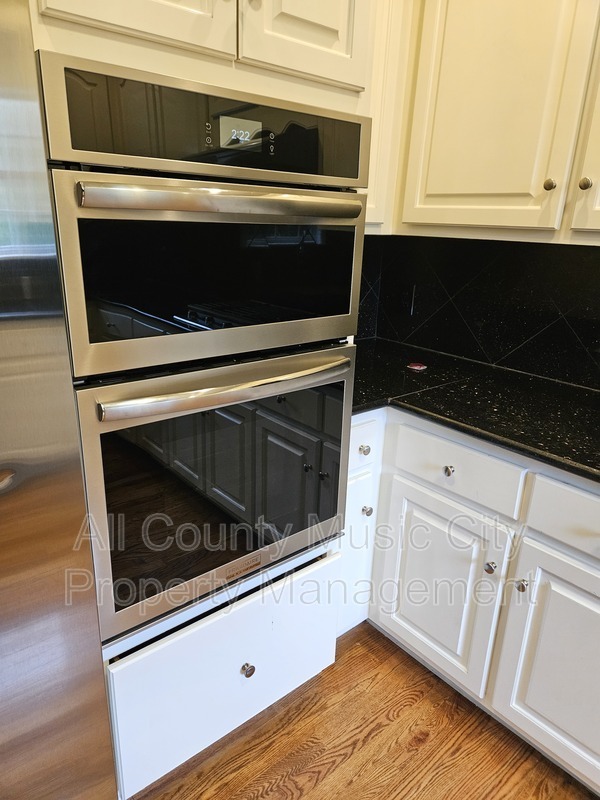 Building Photo - 425 Chamberlain Park Ln