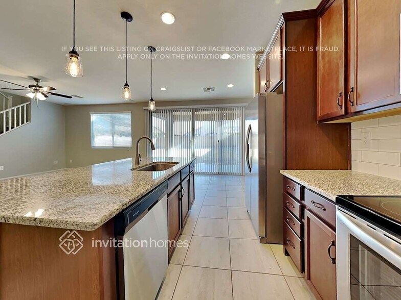 Building Photo - 4465 Kirkland Ave