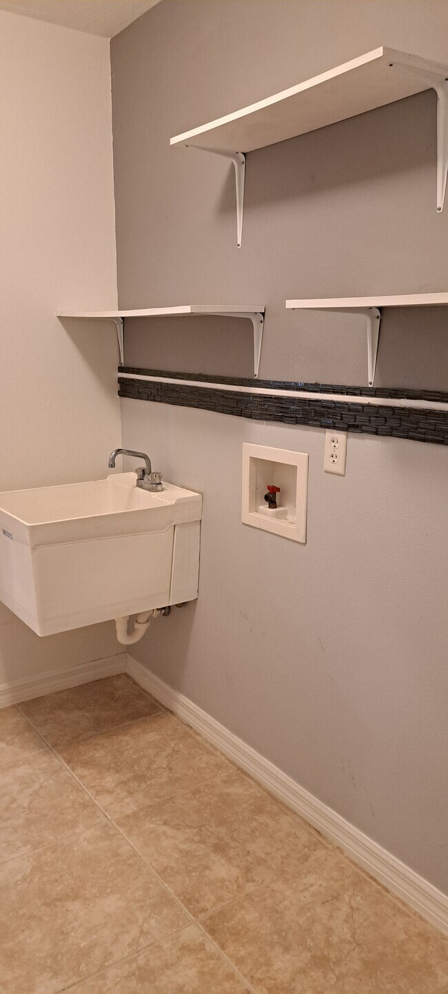 Building Photo - 1117 Sexton Rd SW