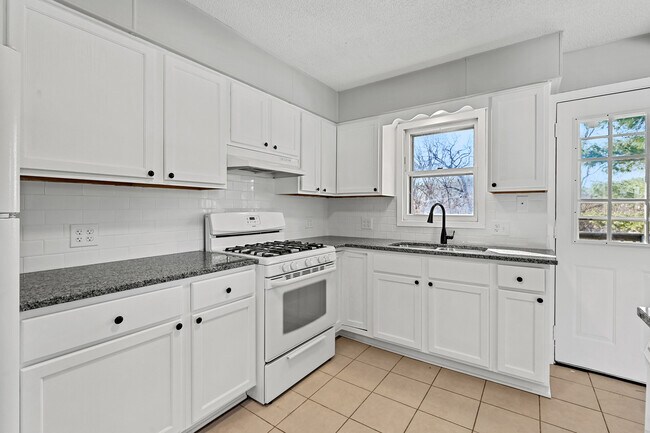 Building Photo - 16601 Eldorado St NW