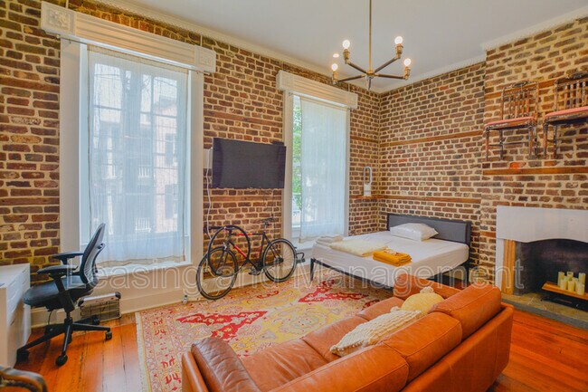 Building Photo - 53 Hasell St