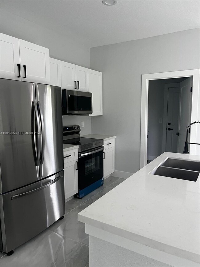 Building Photo - 5517 Ponce De Leon Blvd