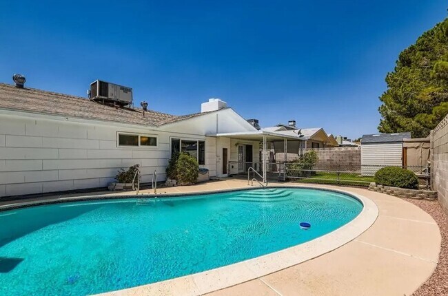 Building Photo - A fantastic  single-story home with a priv...