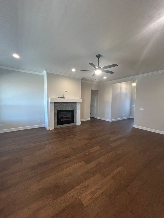 Building Photo - Beautiful Modern Home in Pea Ridge!