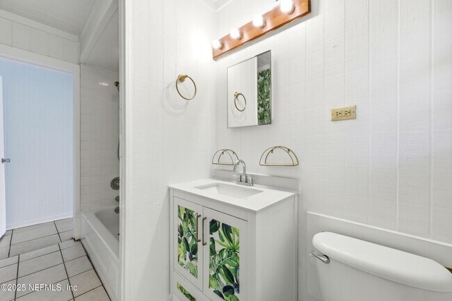 Building Photo - 228 Oleander St