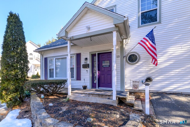 Building Photo - 905 Oronoke Rd