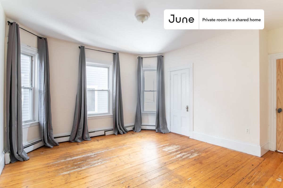 Building Photo - Private bedroom in 5 bed/1 bath Home