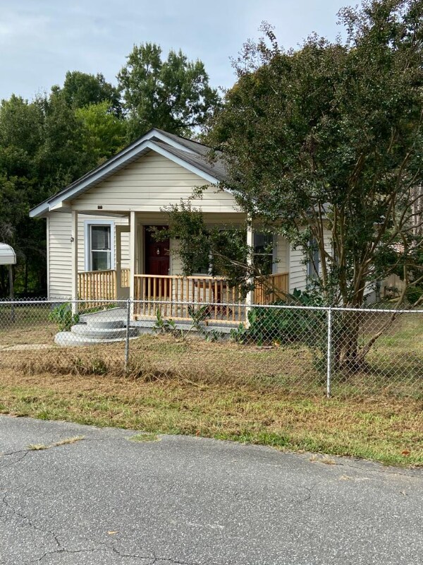 Building Photo - 408 Valley St