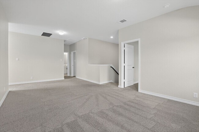 Building Photo - Spacious 5BR Home with Game Room, First-Floor Primary Suite & Appliances Included